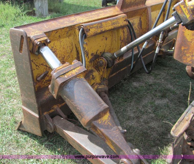 image for item E2191 1964 Caterpillar D6B dozer