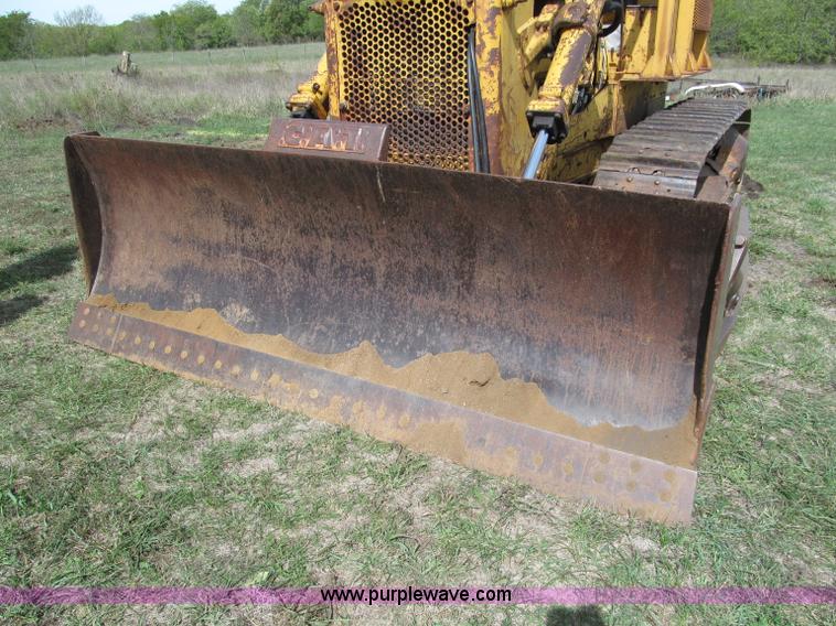 image for item E2191 1964 Caterpillar D6B dozer