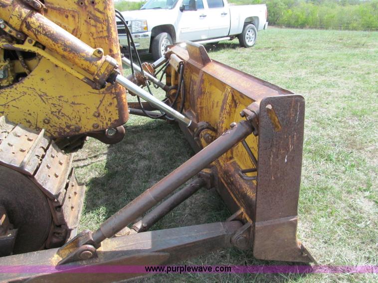 image for item E2191 1964 Caterpillar D6B dozer