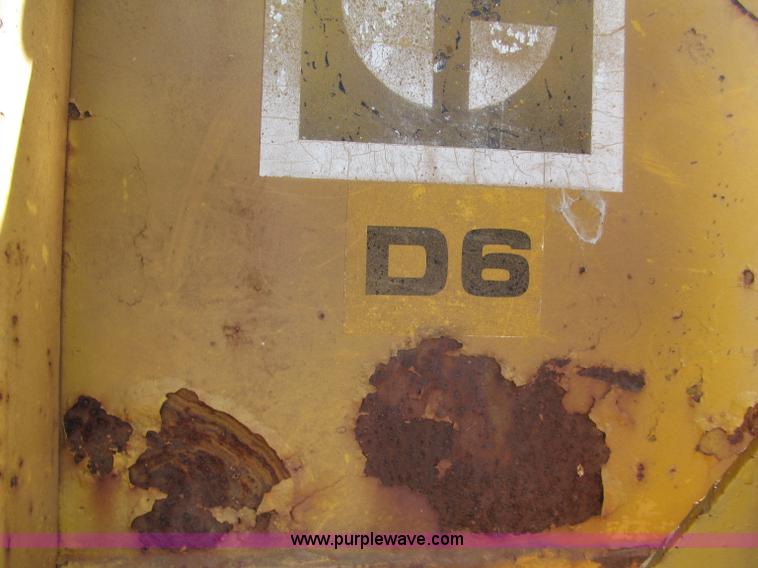 image for item E2191 1964 Caterpillar D6B dozer