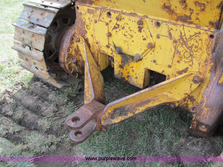 image for item E2191 1964 Caterpillar D6B dozer