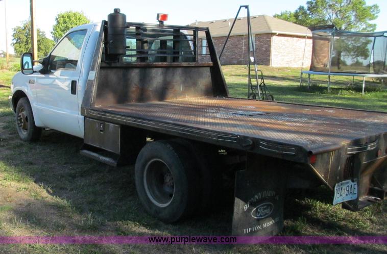 image for item E3509 1999 Ford F350 Super Duty flatbed pickup truck