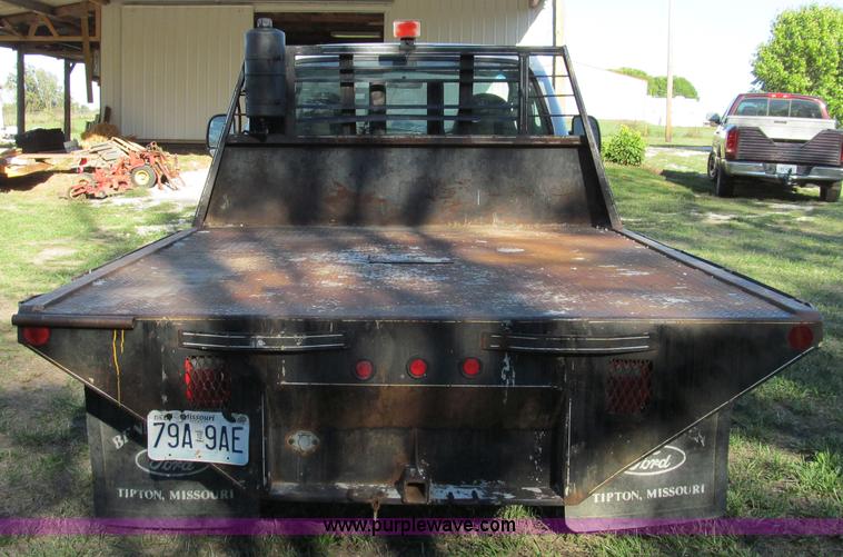 image for item E3509 1999 Ford F350 Super Duty flatbed pickup truck