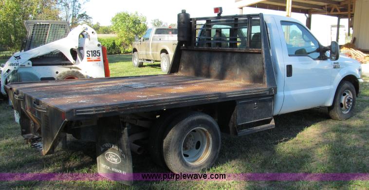 image for item E3509 1999 Ford F350 Super Duty flatbed pickup truck