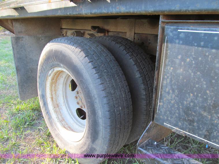 image for item E3509 1999 Ford F350 Super Duty flatbed pickup truck