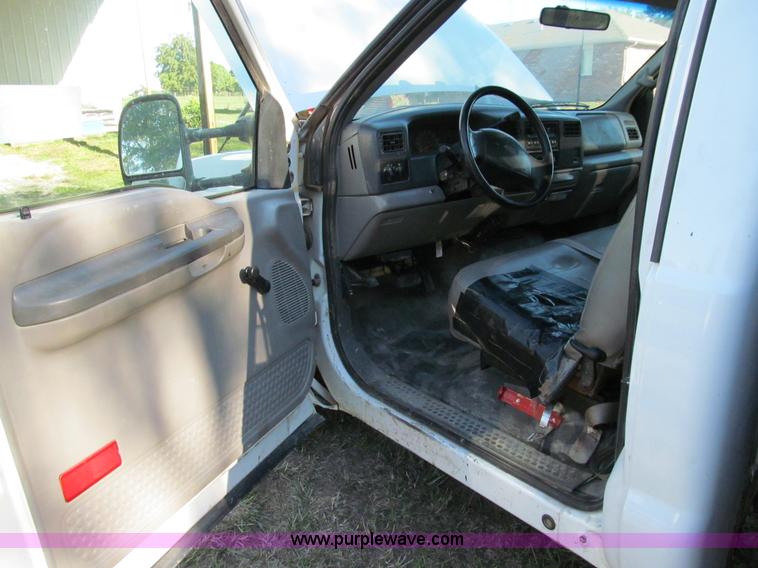 image for item E3509 1999 Ford F350 Super Duty flatbed pickup truck