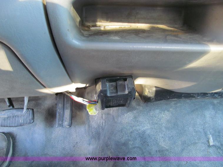 image for item E3509 1999 Ford F350 Super Duty flatbed pickup truck