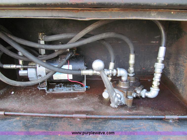 image for item E3509 1999 Ford F350 Super Duty flatbed pickup truck