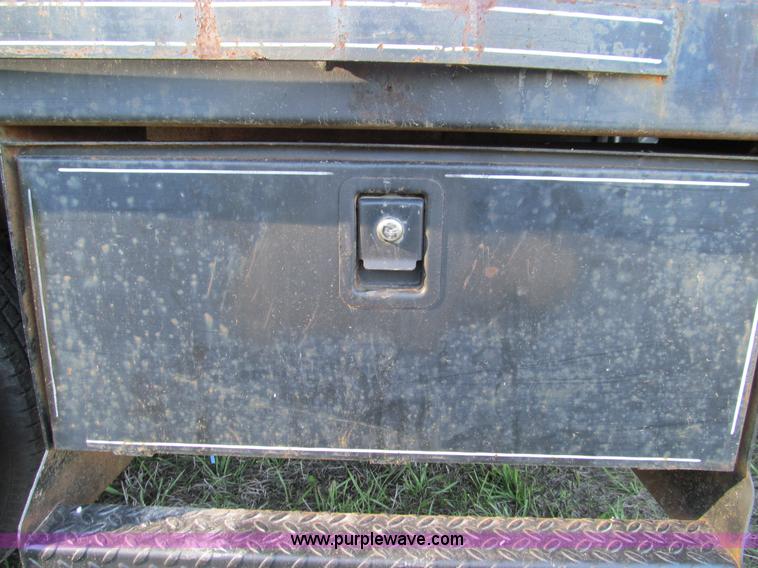 image for item E3509 1999 Ford F350 Super Duty flatbed pickup truck