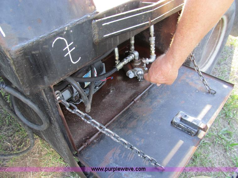 image for item E3509 1999 Ford F350 Super Duty flatbed pickup truck