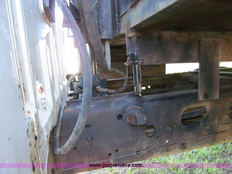 image for item E3509 1999 Ford F350 Super Duty flatbed pickup truck