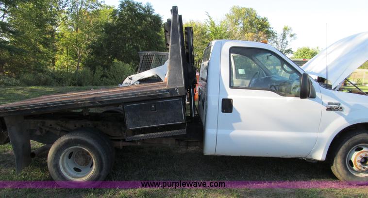 image for item E3509 1999 Ford F350 Super Duty flatbed pickup truck