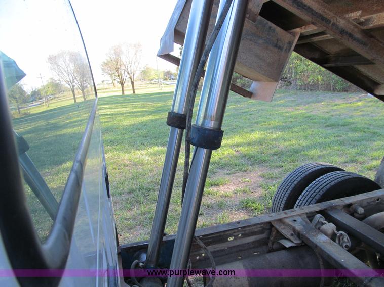 image for item E3509 1999 Ford F350 Super Duty flatbed pickup truck