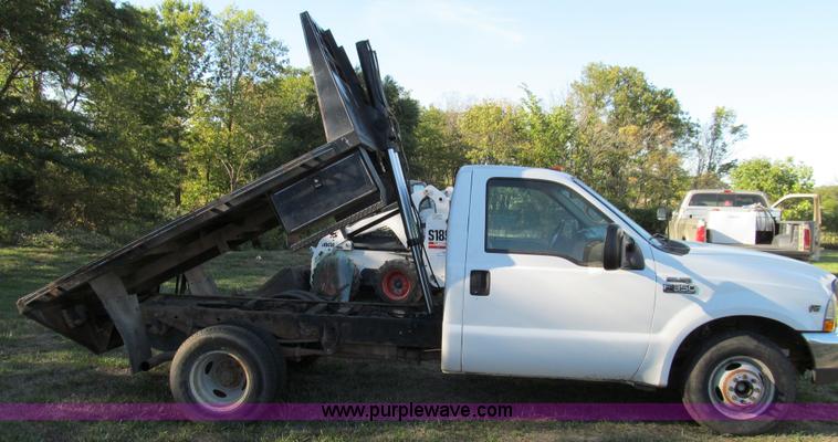 image for item E3509 1999 Ford F350 Super Duty flatbed pickup truck