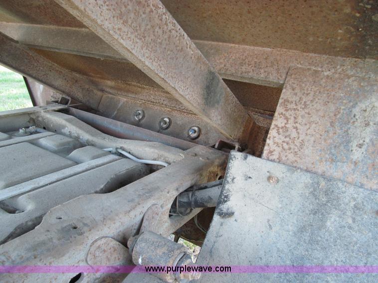 image for item E3509 1999 Ford F350 Super Duty flatbed pickup truck