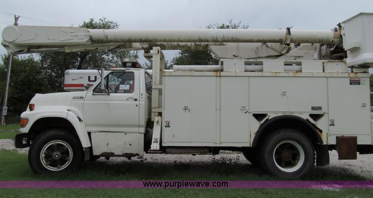 image for item E3515 1995 Ford F800 bucket truck
