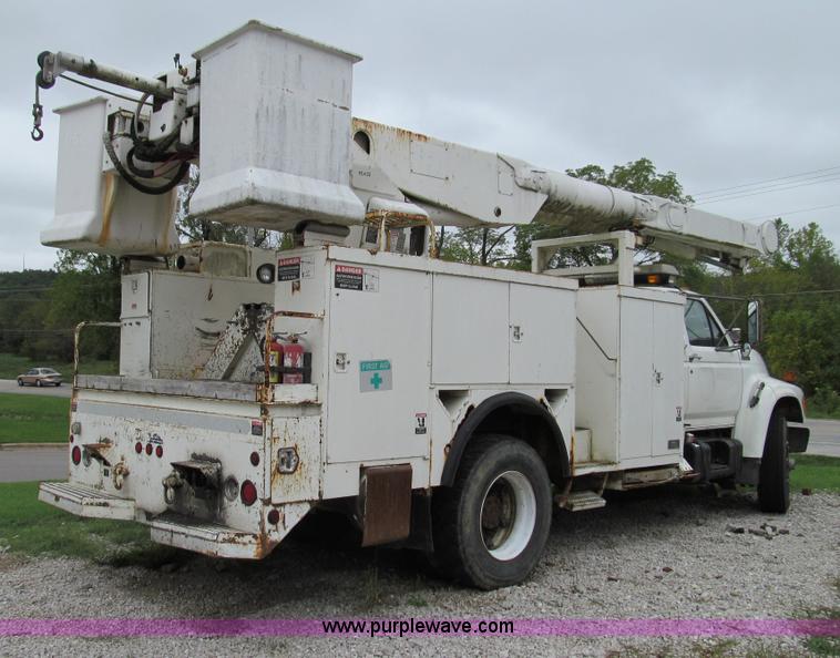 image for item E3515 1995 Ford F800 bucket truck