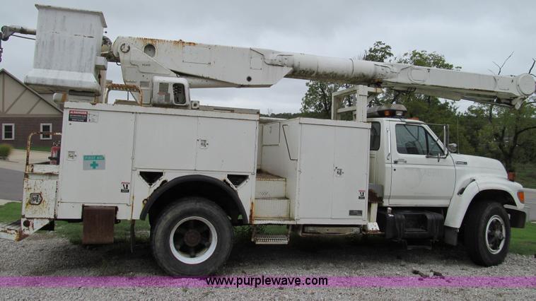 image for item E3515 1995 Ford F800 bucket truck