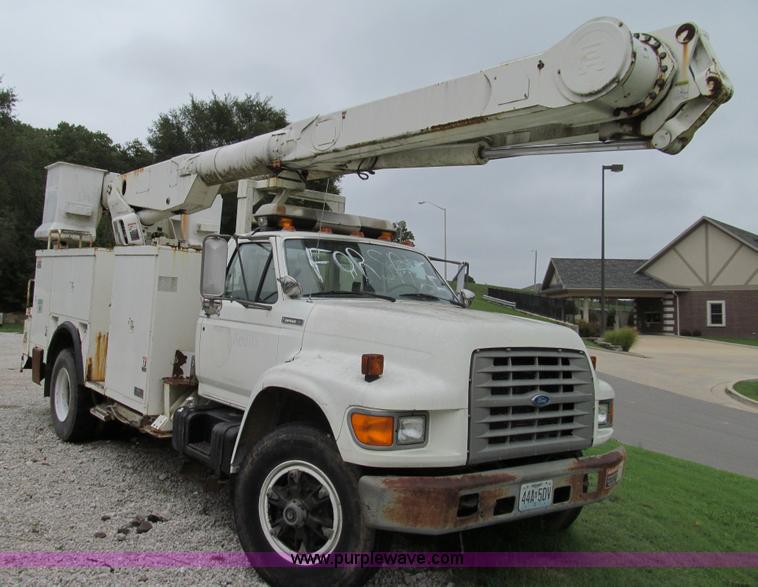 image for item E3515 1995 Ford F800 bucket truck