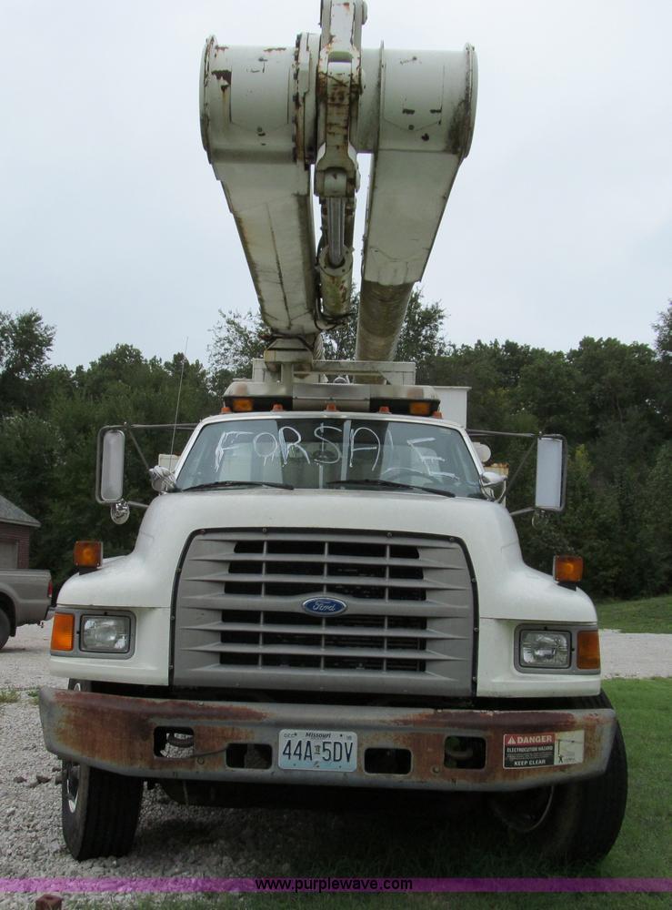 image for item E3515 1995 Ford F800 bucket truck