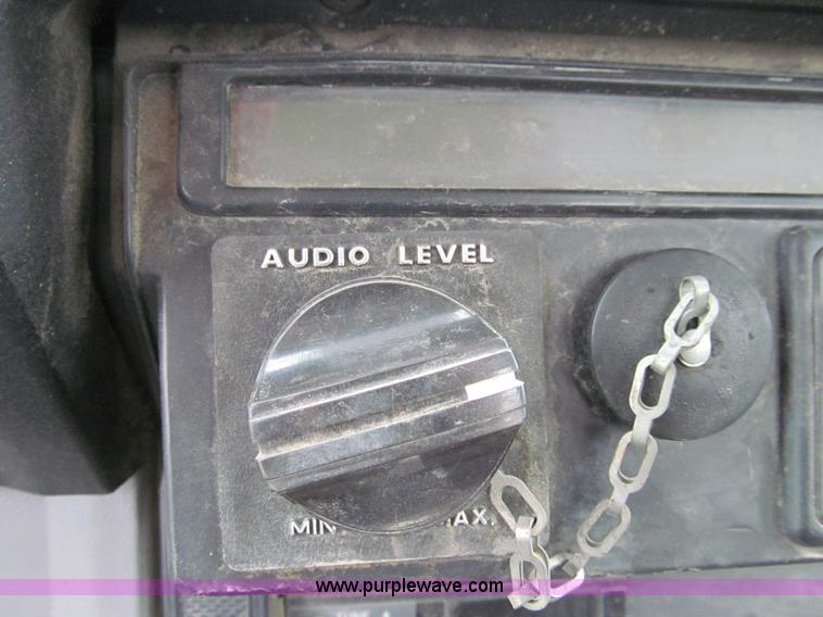 image for item E3515 1995 Ford F800 bucket truck