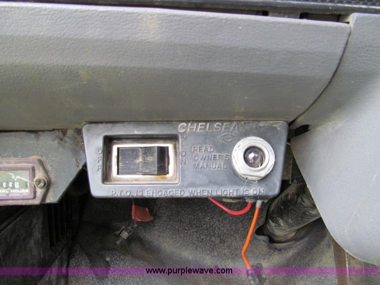 image for item E3515 1995 Ford F800 bucket truck