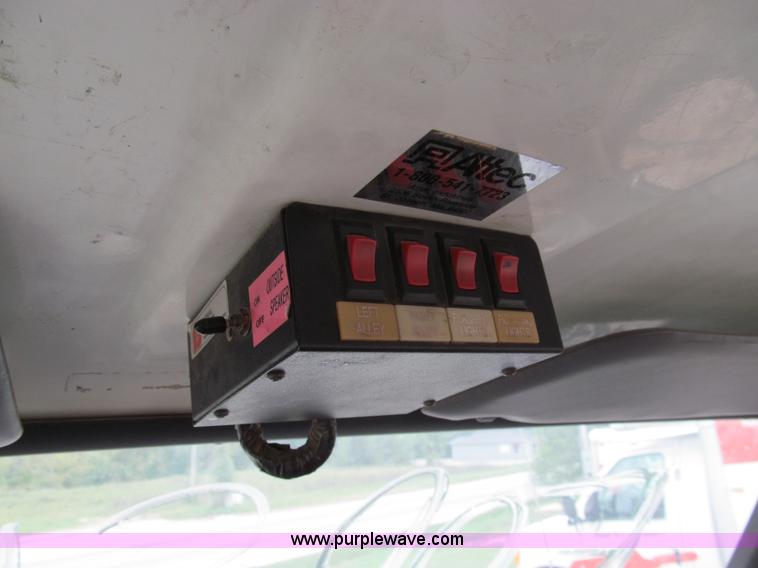 image for item E3515 1995 Ford F800 bucket truck