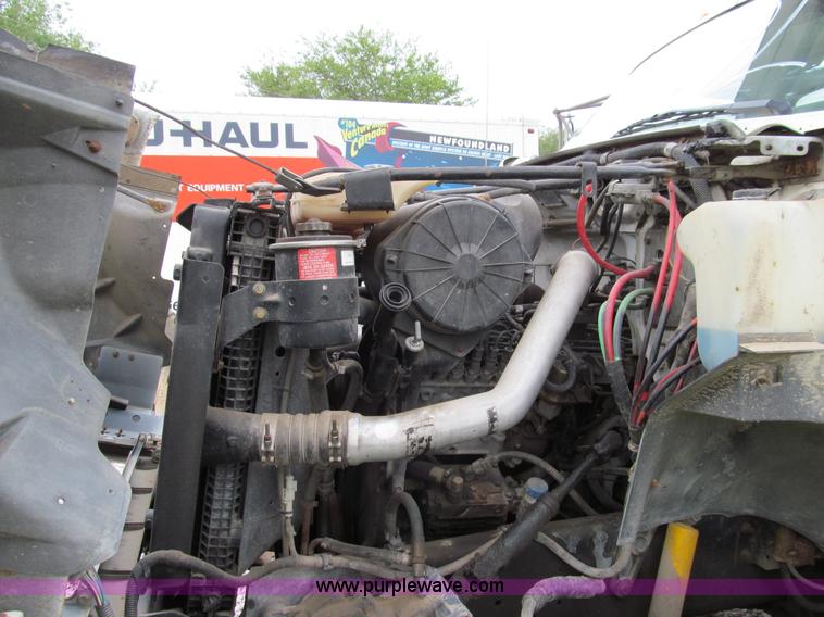 image for item E3515 1995 Ford F800 bucket truck