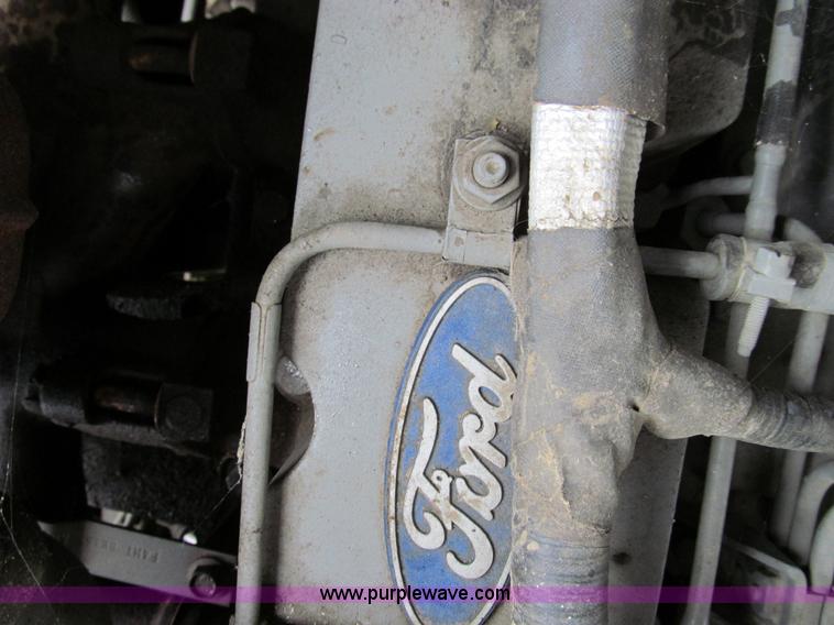 image for item E3515 1995 Ford F800 bucket truck