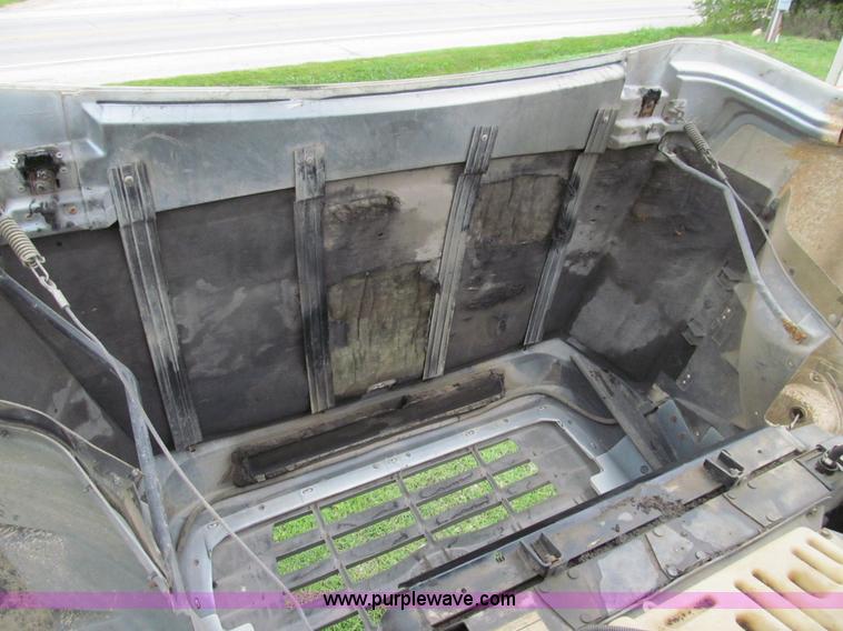 image for item E3515 1995 Ford F800 bucket truck