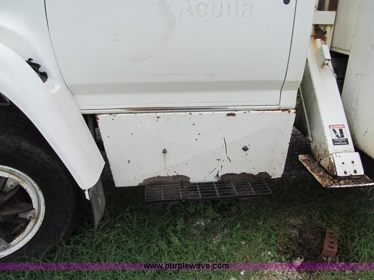 image for item E3515 1995 Ford F800 bucket truck