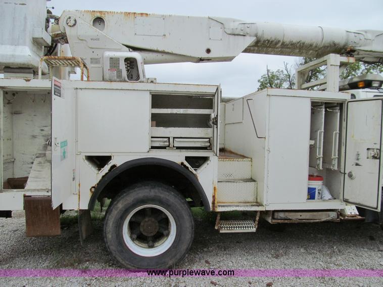image for item E3515 1995 Ford F800 bucket truck