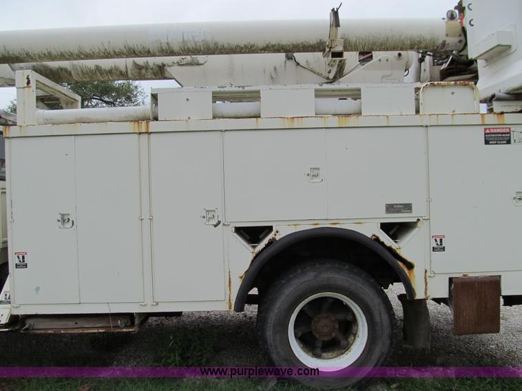 image for item E3515 1995 Ford F800 bucket truck