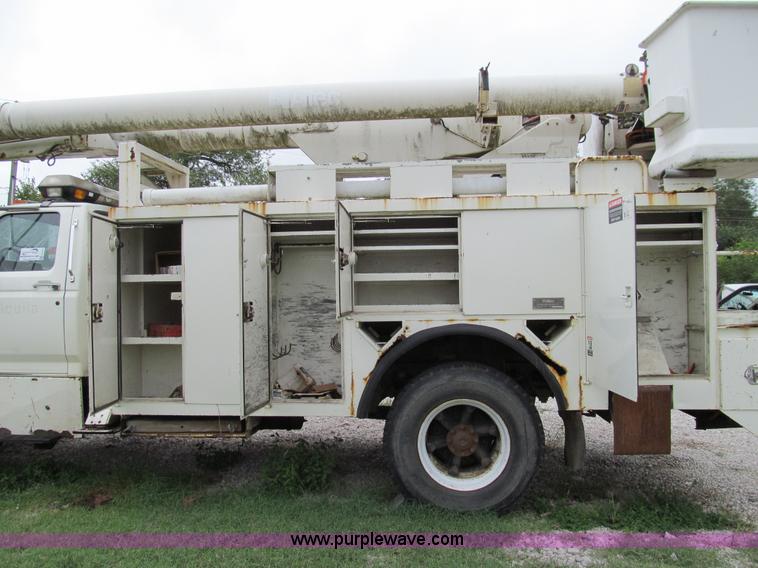 image for item E3515 1995 Ford F800 bucket truck