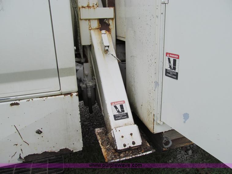 image for item E3515 1995 Ford F800 bucket truck