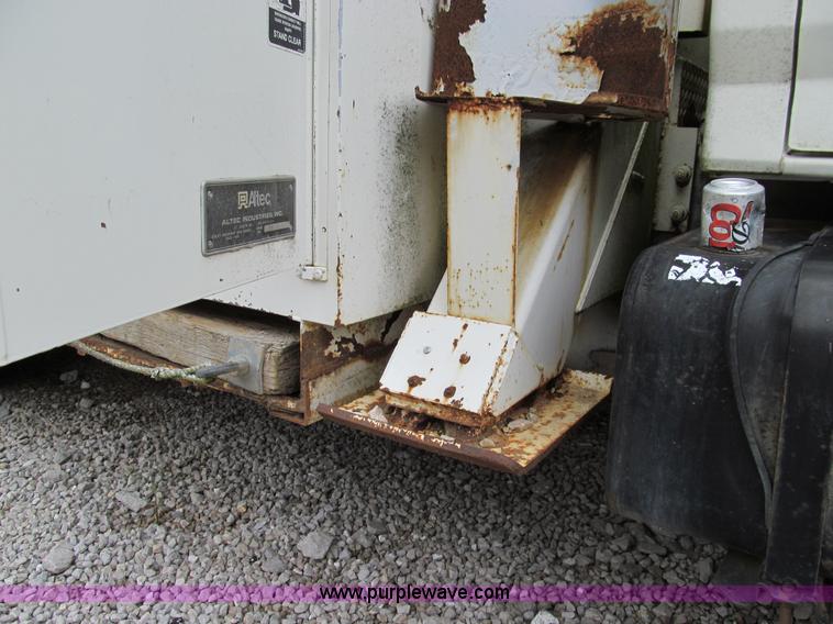 image for item E3515 1995 Ford F800 bucket truck