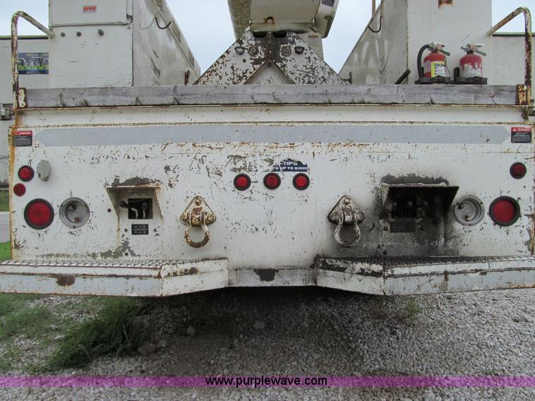 image for item E3515 1995 Ford F800 bucket truck