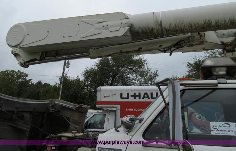 image for item E3515 1995 Ford F800 bucket truck