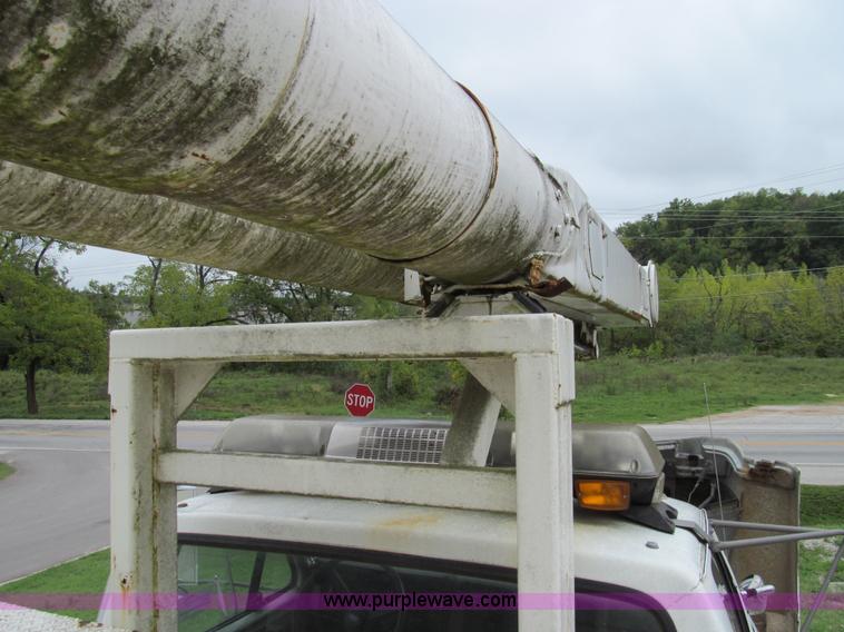 image for item E3515 1995 Ford F800 bucket truck