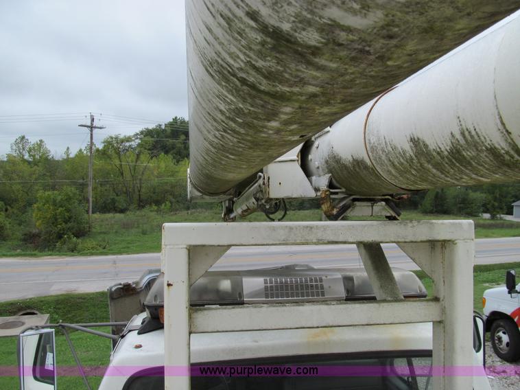 image for item E3515 1995 Ford F800 bucket truck