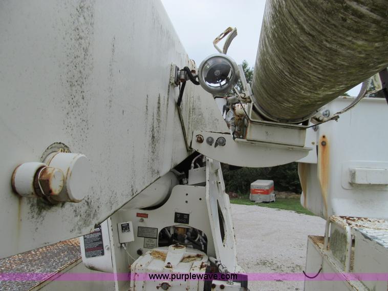 image for item E3515 1995 Ford F800 bucket truck