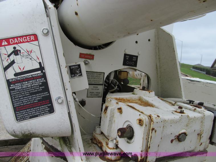 image for item E3515 1995 Ford F800 bucket truck