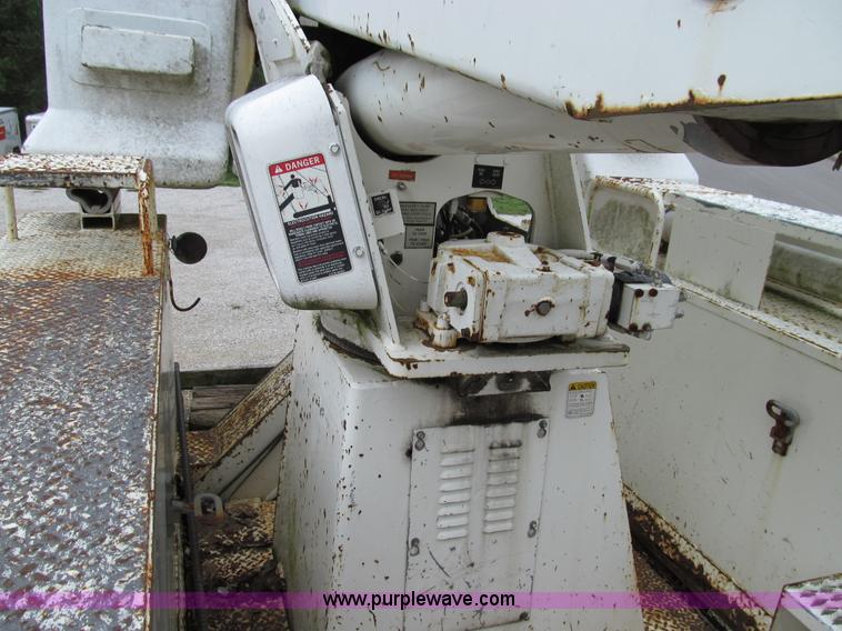 image for item E3515 1995 Ford F800 bucket truck