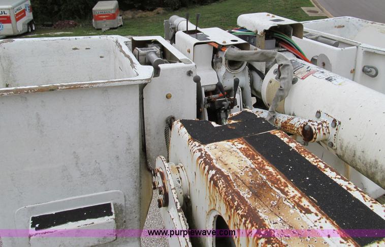 image for item E3515 1995 Ford F800 bucket truck