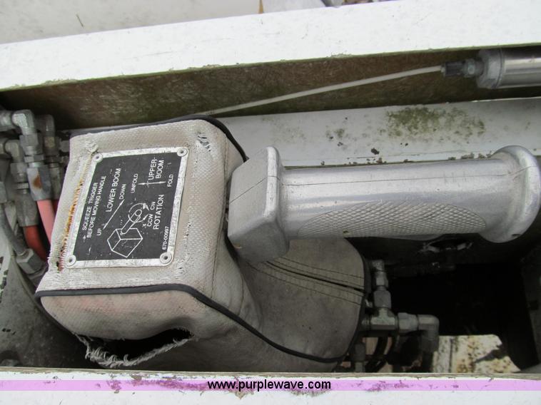 image for item E3515 1995 Ford F800 bucket truck