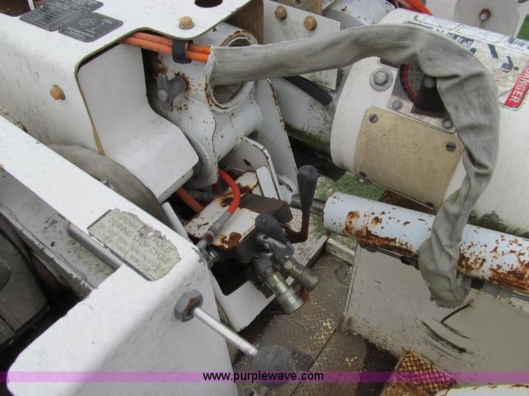 image for item E3515 1995 Ford F800 bucket truck