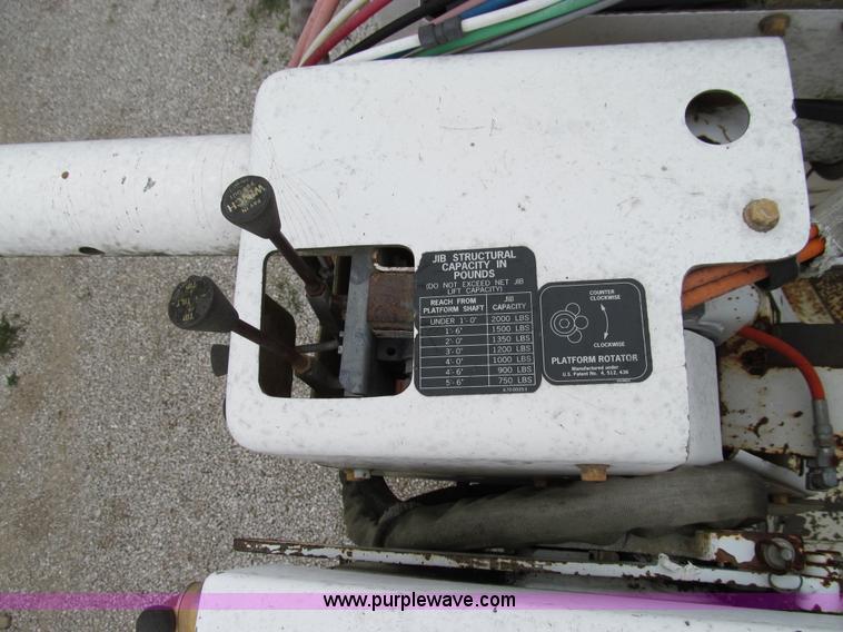 image for item E3515 1995 Ford F800 bucket truck