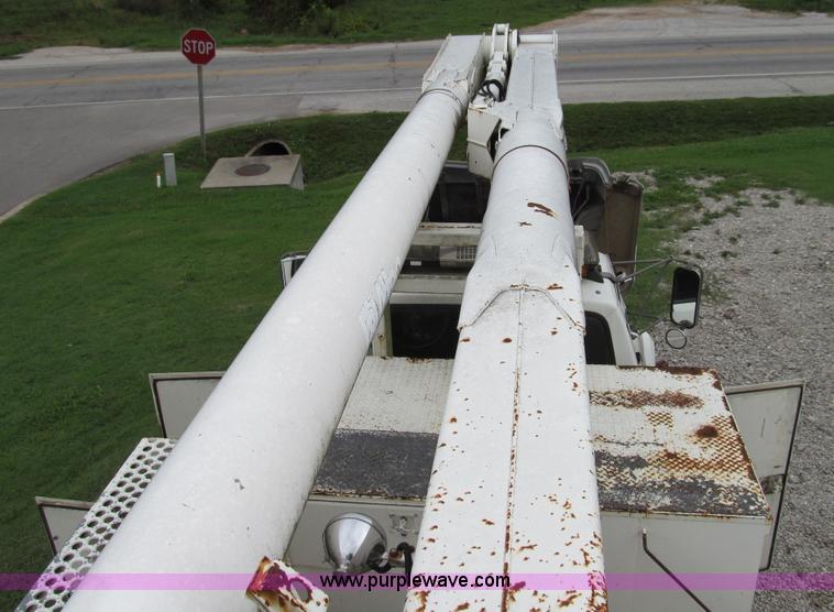 image for item E3515 1995 Ford F800 bucket truck