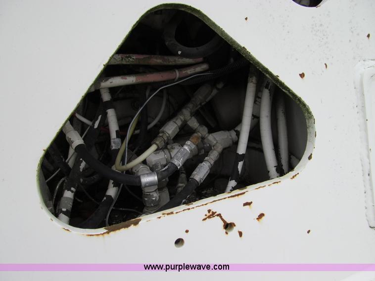 image for item E3515 1995 Ford F800 bucket truck