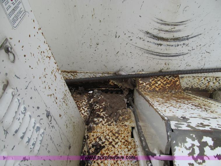 image for item E3515 1995 Ford F800 bucket truck